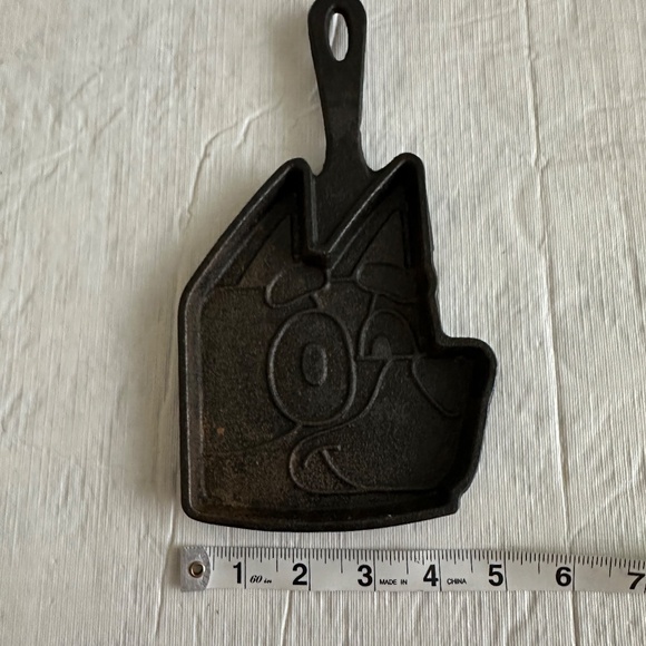 BLUEY Cast Iron Pan - Picture 3 of 3
